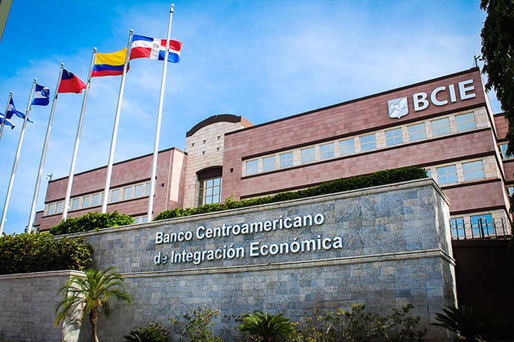 کمک بانک آمریکای مرکزی به السالوادور برای توسعه بیت کوین