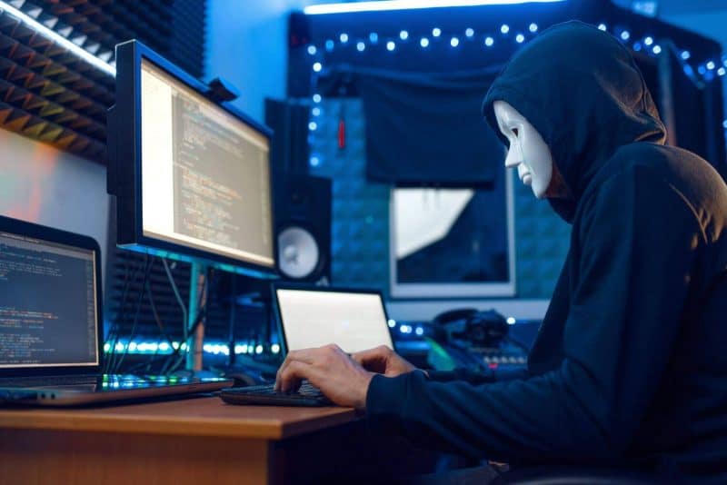 کامپوند هک شد، 68 میلیون دلار به سرقت رفت